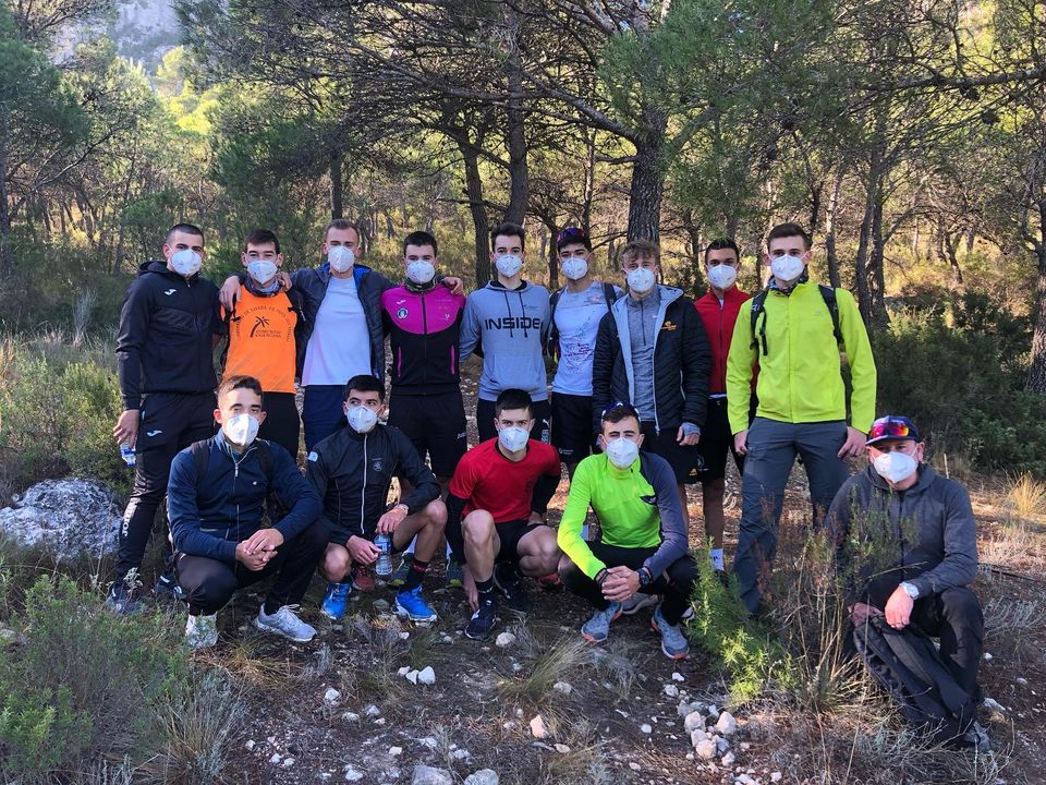 La plantilla élite-sub23 de Equipo Essax durante su primera concentración.